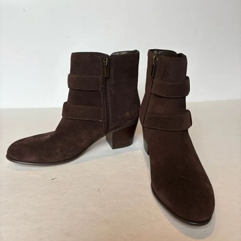 Clarks Artisan Women's Brown Suede Ankle Boots Side Zip Size 6M Look New!
